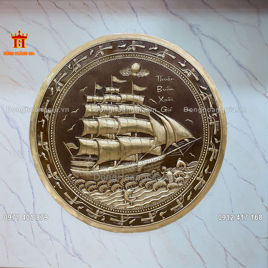 Bức tranh thuận buồm xuôi gió bằng đồng hun được chế tác hoàn toàn thủ công truyền thống